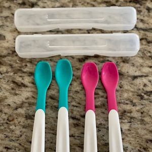 Four OXO baby spoons & 2 travel cases